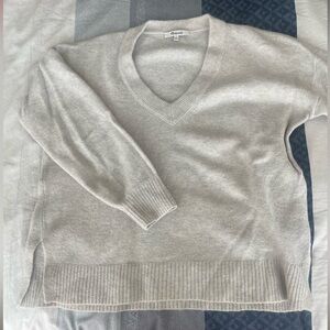 Madewell Light Grey V-Neck Sweater - Size L *LIKE NEW*